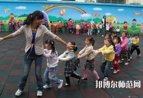 成都2020年女生讀什么幼師學校好