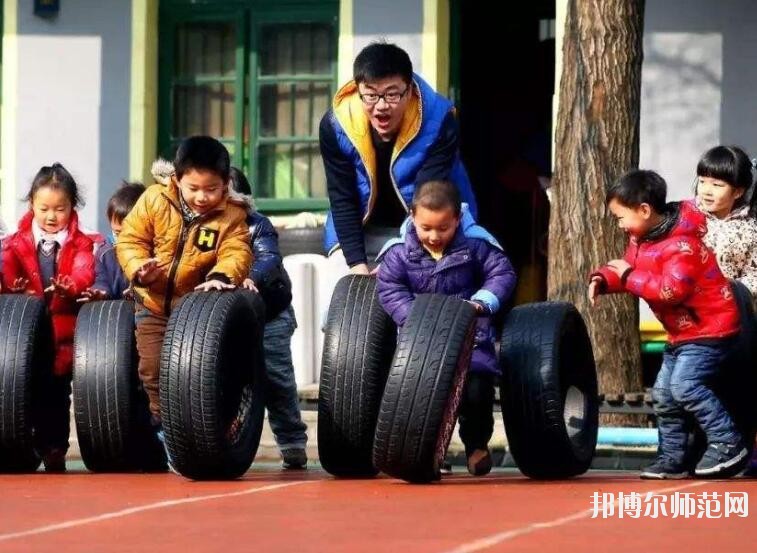 重慶2021年男生讀幼師學校好嗎