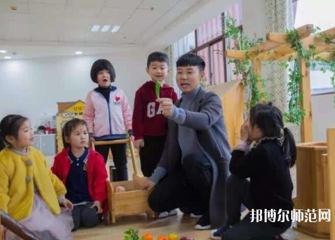 重慶2021年幼師學校都有什么專業(yè)適合男生